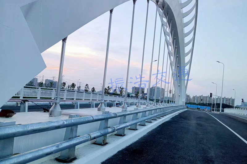 Vangrail van de brug